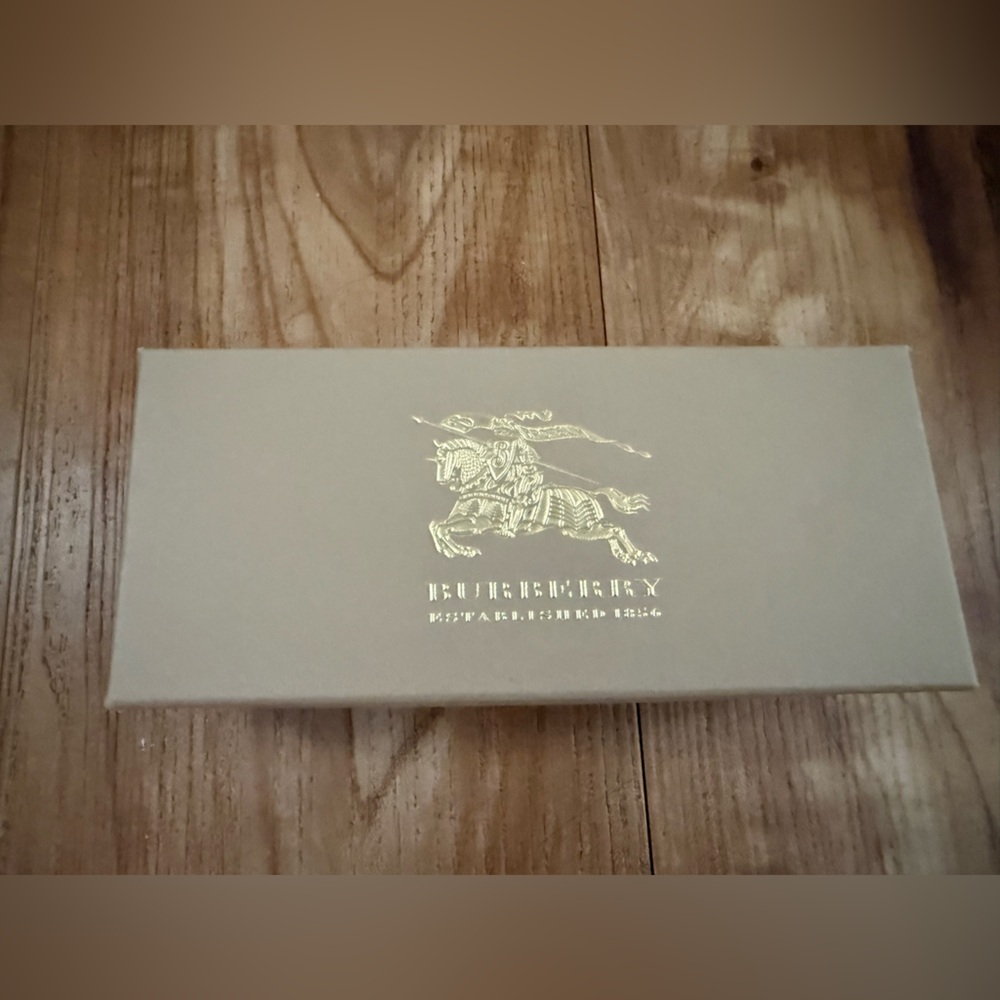 Burberry Lavender Women's Sunglasses - Picture 9 of 12